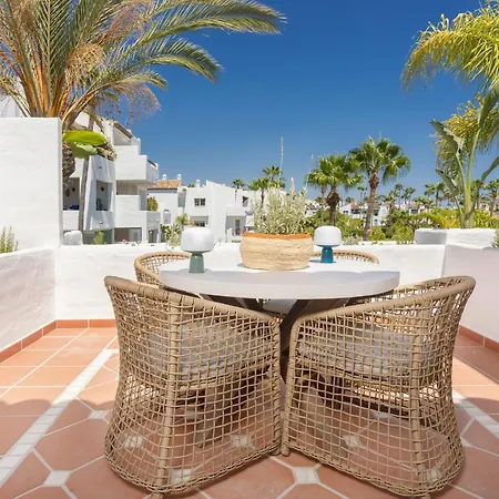 2 Bedroom 2 Bathroom Penthouse Εστεπόνα